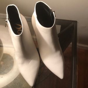 Sam Edelman Kinsey kitten heel booty white boots